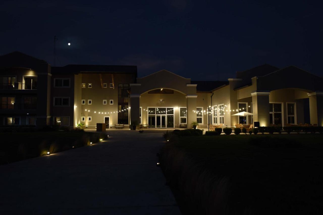 Howard Johnson Resort & Convention Center Ezeiza Exterior photo