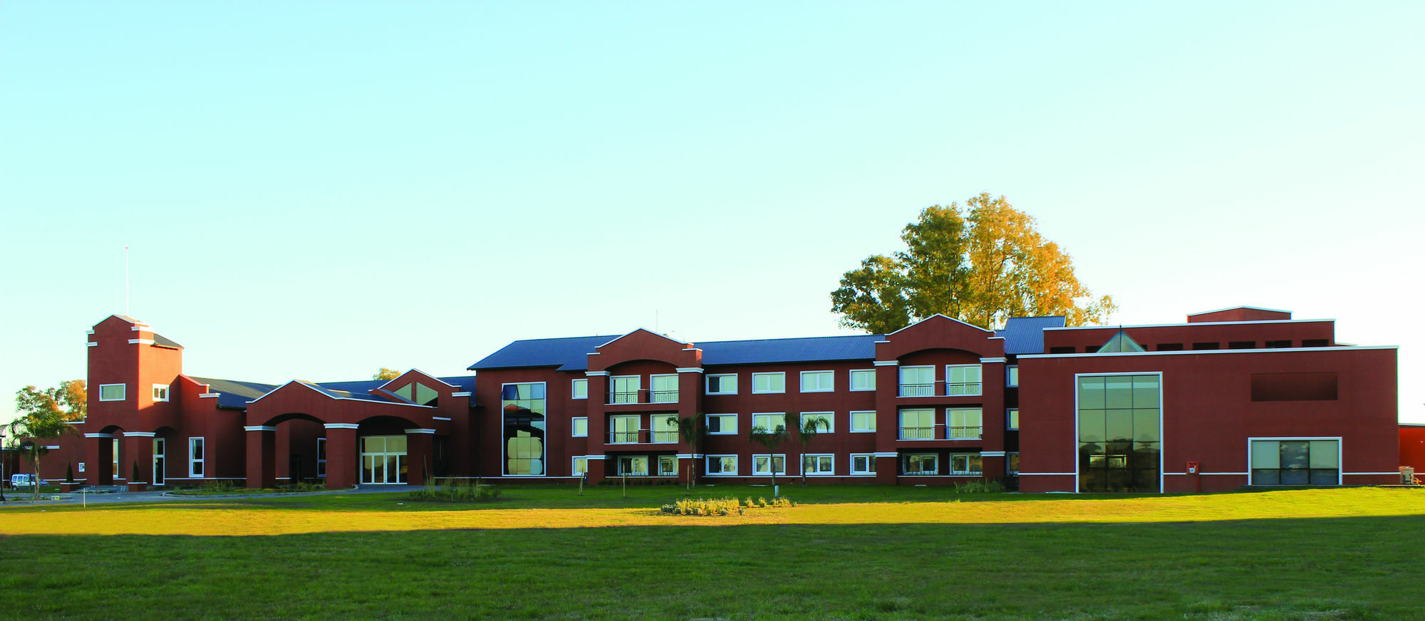 Howard Johnson Resort & Convention Center Ezeiza Exterior photo