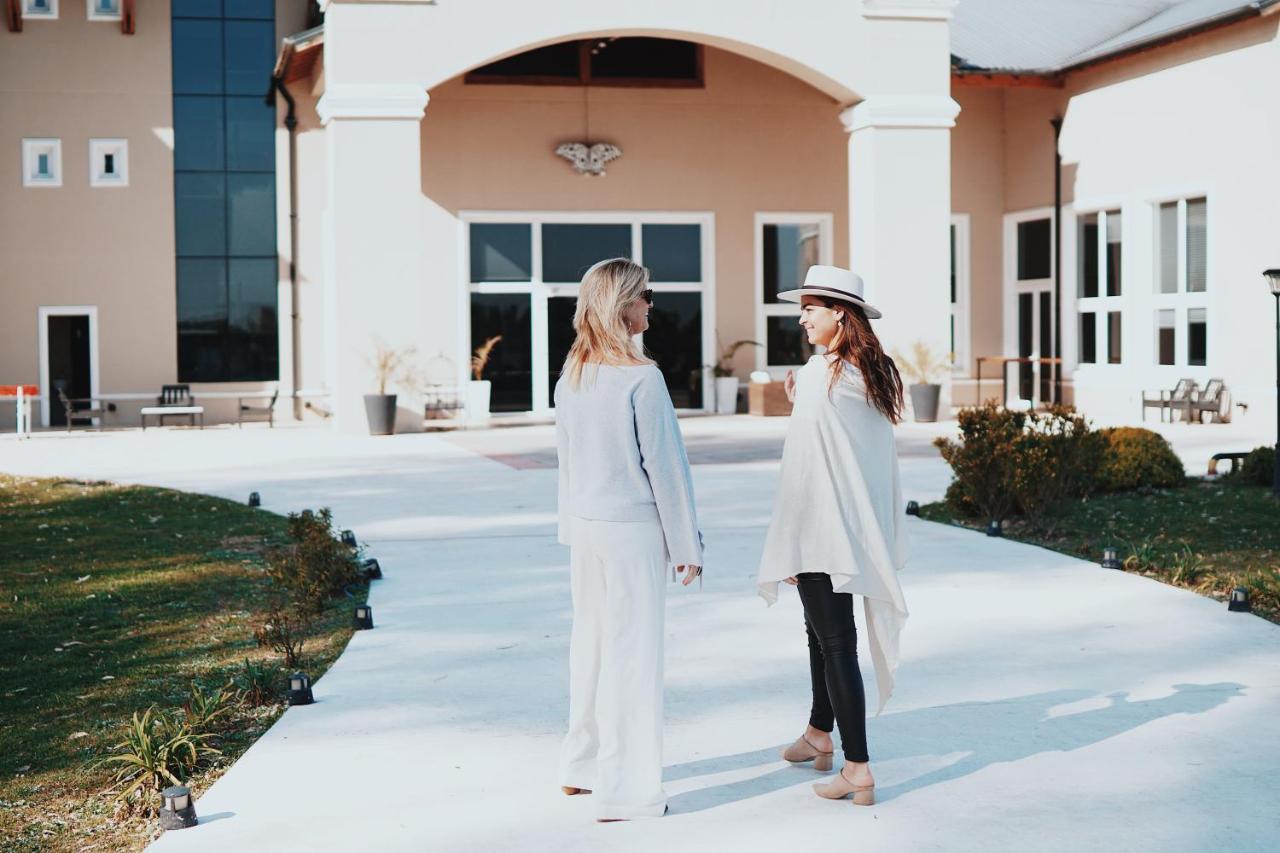 Howard Johnson Resort & Convention Center Ezeiza Exterior photo